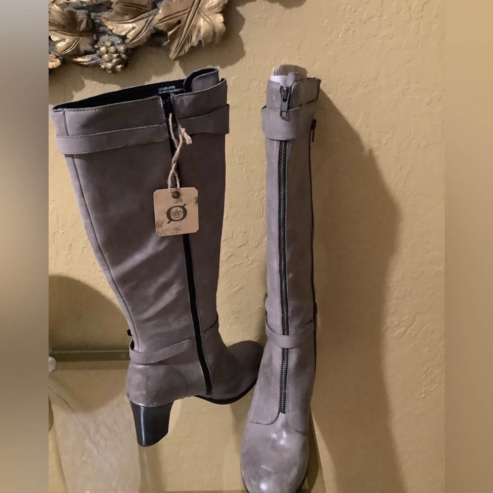 NWTS Born Genuine zipper Leather Boots Size 11 Gray  heel 3.5”. Length 15 1/2